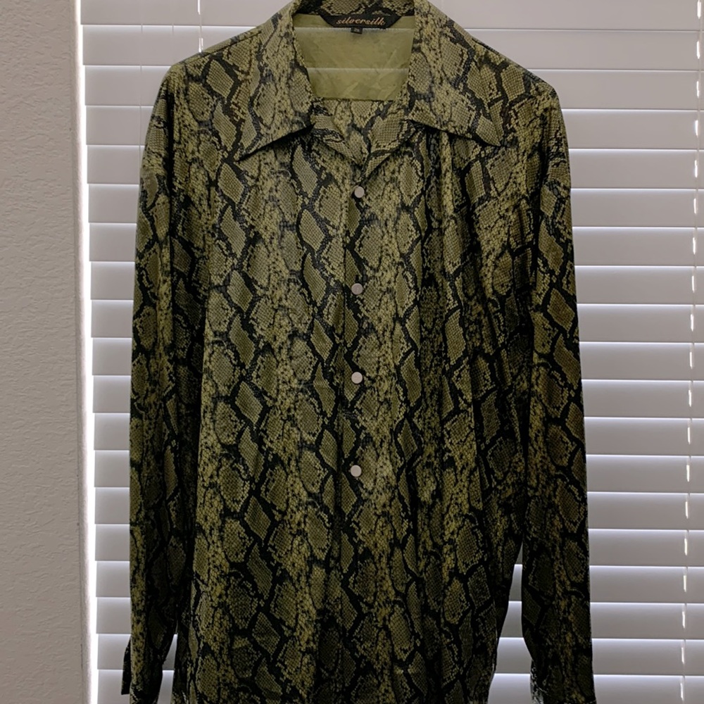 Mens 2pc long sleeve Silk feel Python walking suit. Outfit turn heads